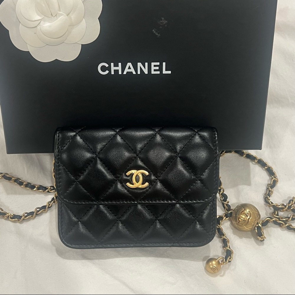 🚫Sold🚫CHANEL Lambskin Quilted Pearl Crush Clutch With Chain Black